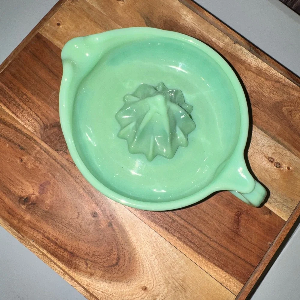 Jadeite Glass Citrus Juicer Reamer Green Vintage Mid-Century Kitchenware 6in